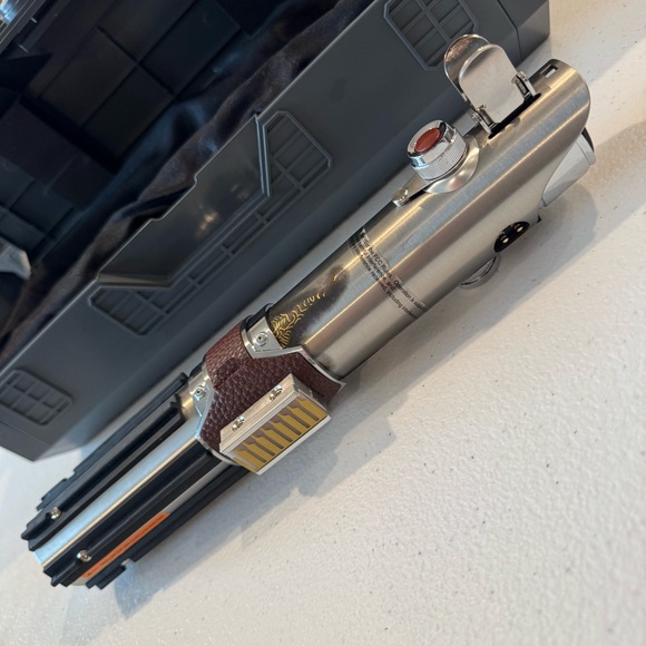 Reforged Luke Skywalker Legacy LIGHTSABER Hilt - Star Wars: Galaxy's Edge - Picture 9 of 14